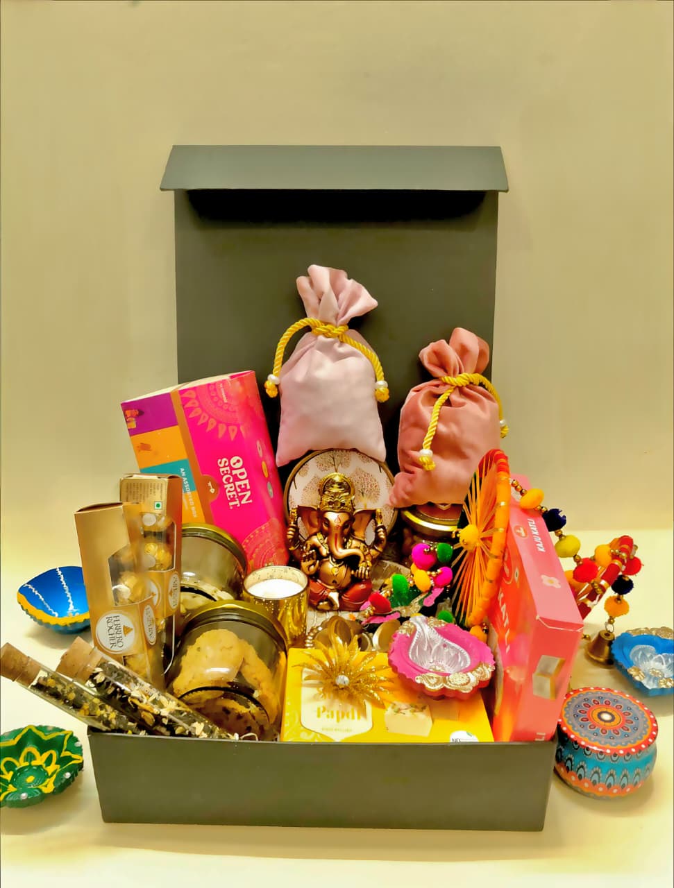 Harmony Hamper - ( Rs 3500 - Rs 5000)